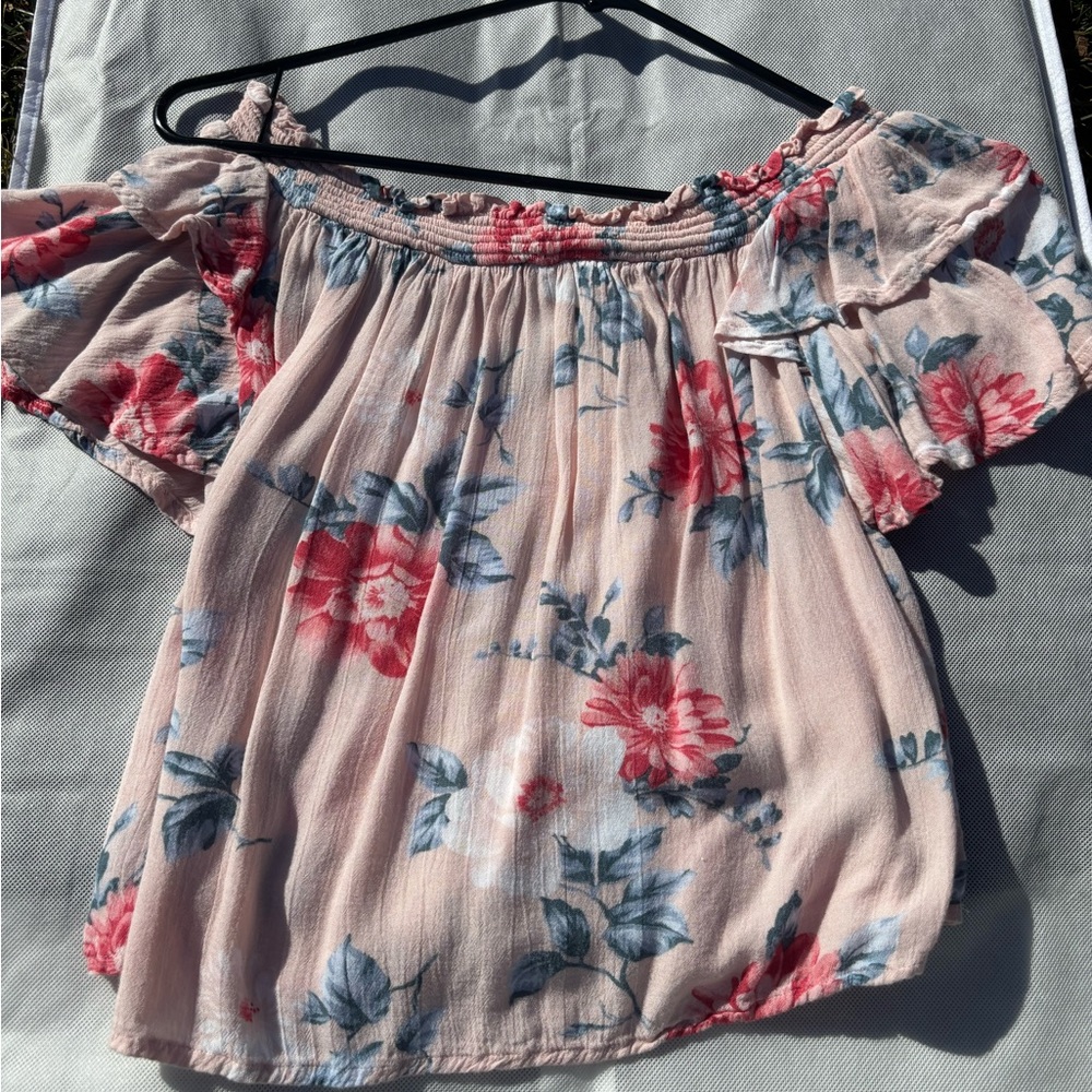 American eagle pinky floral top
